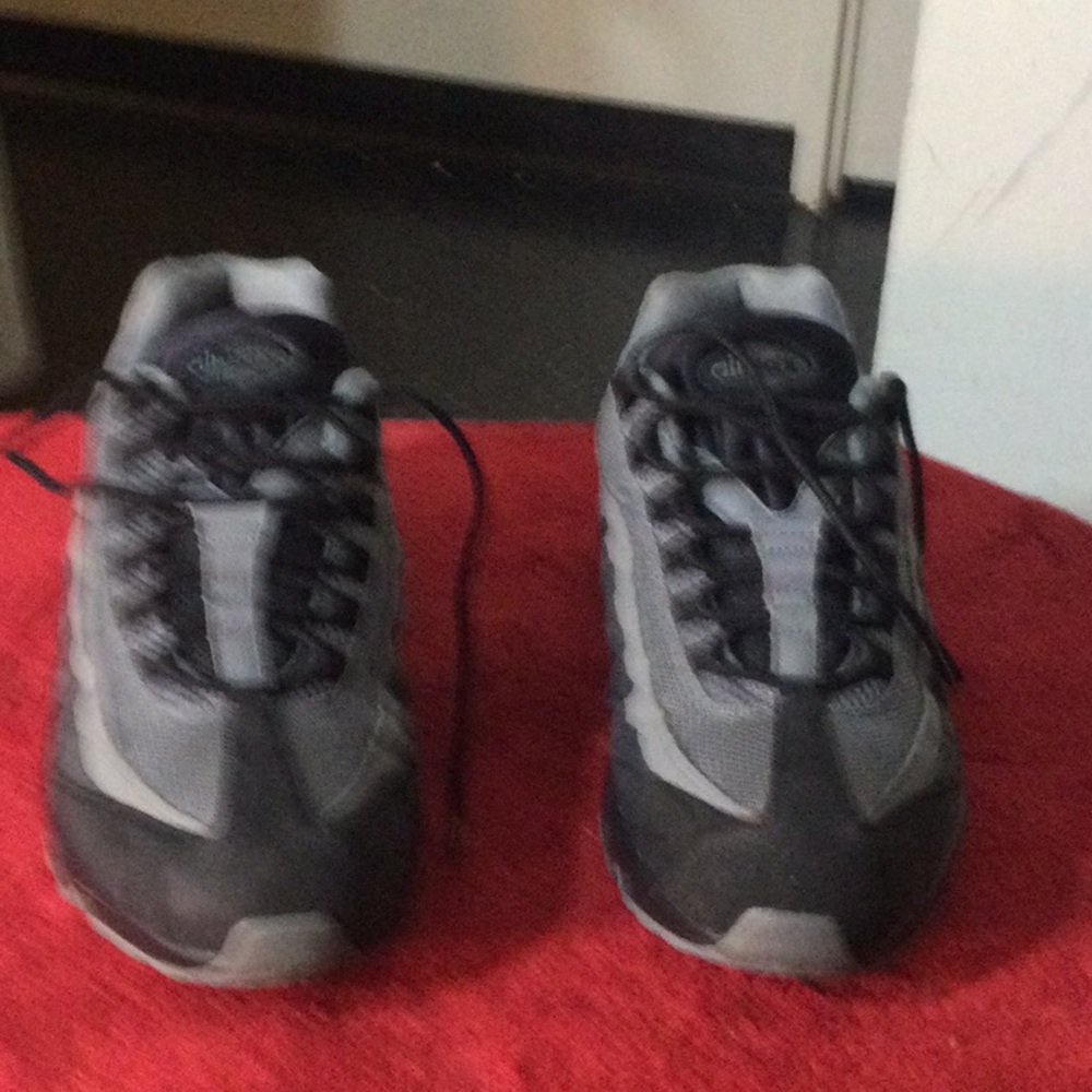 Men's Gray & Black Athletic Sneakers